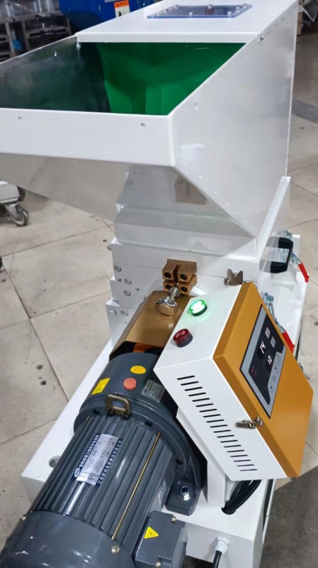 慢速粉碎機